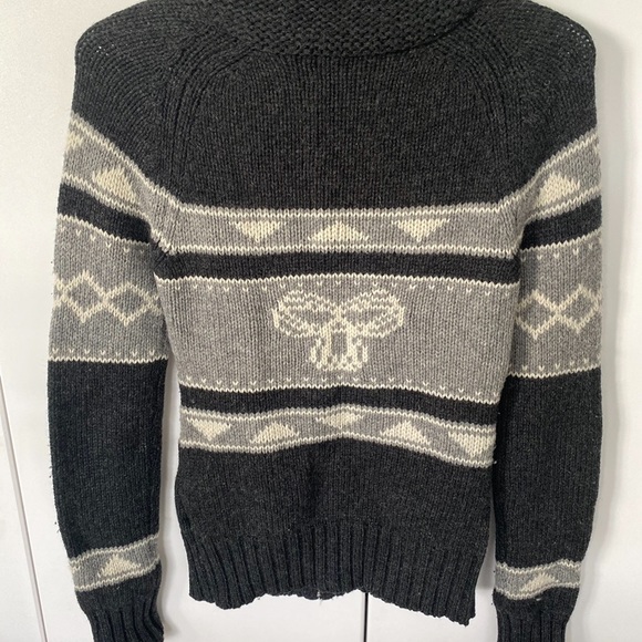 TNA Sweater - Picture 2 of 3